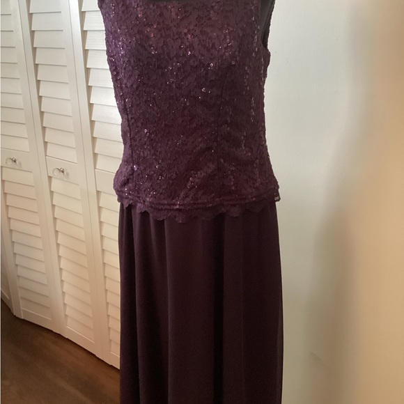 Two piece Evening gown.  Excellent condition.  Fully lined. Non smoking home. - Picture 3 of 6